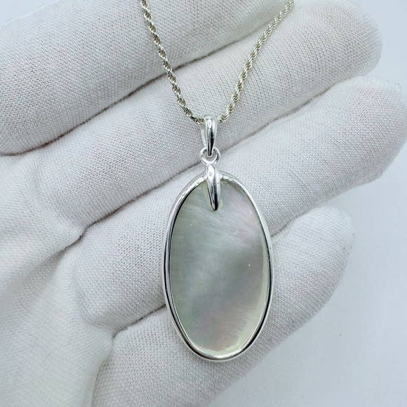 .925 Sterling Silver Oval Mother of Pearl Pendant Necklace - Picture 3 of 16